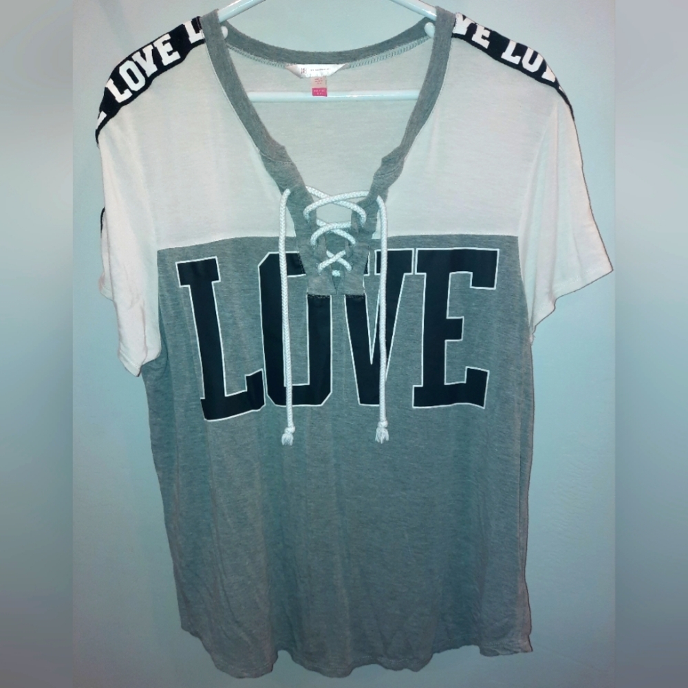$ Love lace up XXL (size 19) short sleeve t-shirt excellent used condition